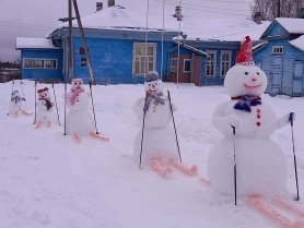 snowmen on skis